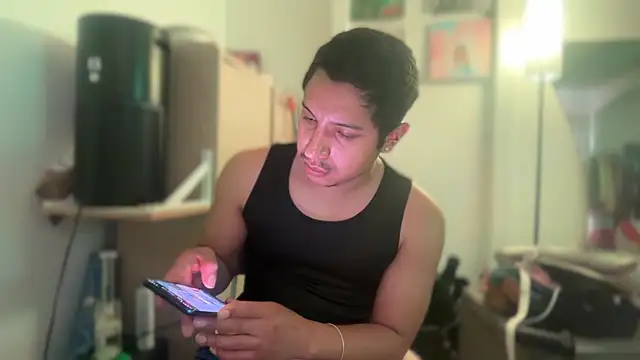 LosAngelesUncutLatino webkamerás műsora