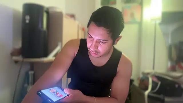 LosAngelesUncutLatino webkamerás műsora