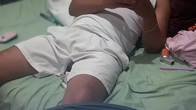 LosAngelesUncutLatino webkamerás műsora