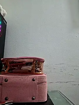 Maite_4 élő chatszobája