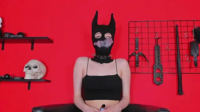 Skelerata: διαδικτυακό σόου στην κάμερα