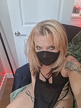 UpInTheStars Show in webcam