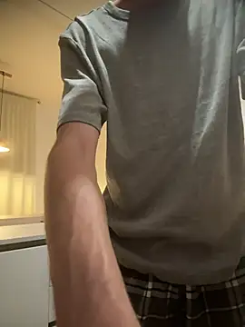 mario231197 Show in webcam