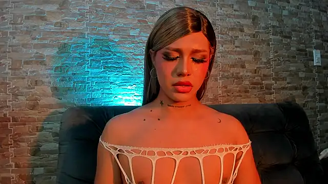 Dreams_Chloe Show in webcam