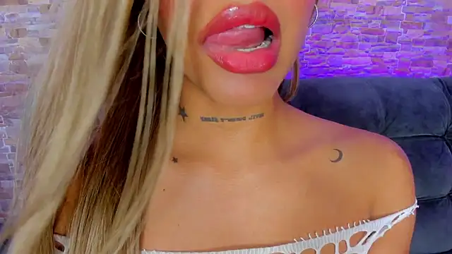 Dreams_Chloe Show in webcam