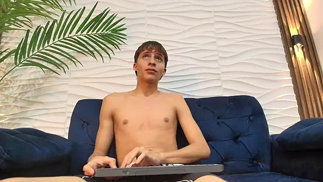 Pavo_tv: διαδικτυακό σόου στην κάμερα