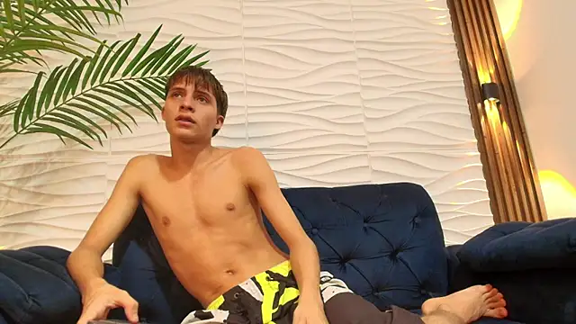 Pavo_tv Show in webcam