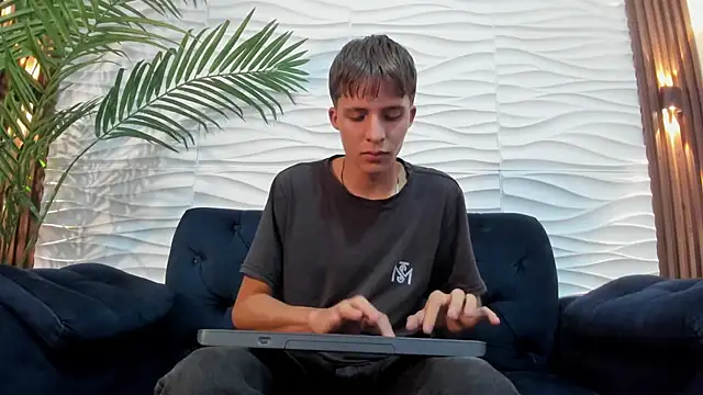 Pavo_tv Show in webcam