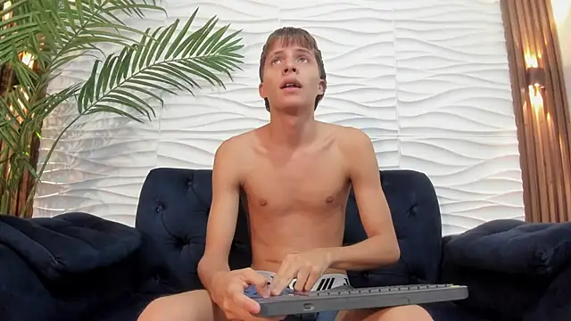 Pavo_tv webcam show