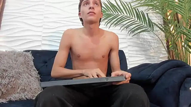 Pavo_tv Show Webcam