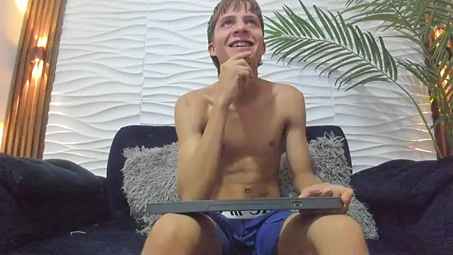 Pavo_tv Show Webcam