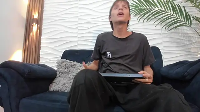 Pavo_tv: διαδικτυακό σόου στην κάμερα