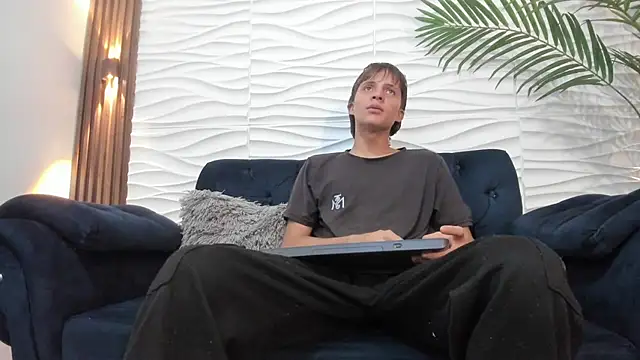 Pavo_tv Show in webcam