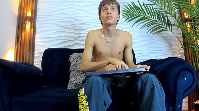 Show modela Pavo_tv na web-kameri