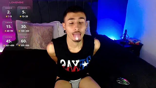 Toyboy_richard's Webcam Show