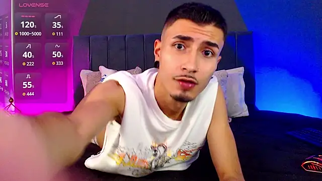 Toyboy_richard Show in webcam