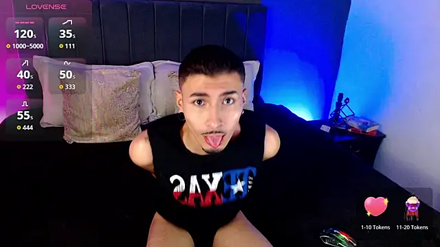 Toyboy_richard Show in webcam