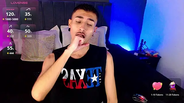 Toyboy_richard Show in webcam