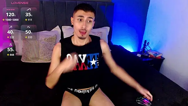 Toyboy_richard: διαδικτυακό σόου στην κάμερα