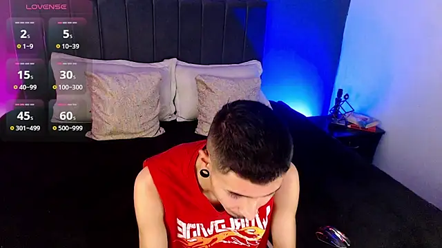 Toyboy_richard 在線直播表演
