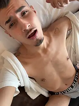 Toyboy_richard Pertunjukan Webcam