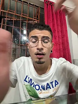 Toyboy_richard Show Webcam