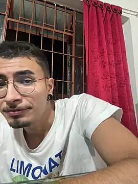 Pokazy przed kamerką – Toyboy_richard