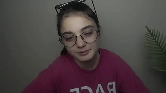 Sun_Shine__ Adlı Modelin Canlı XXX Sohbeti