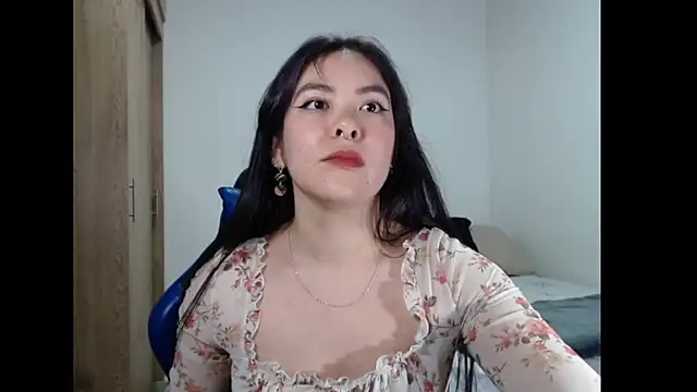 EloiseJun's Live XXX Chat