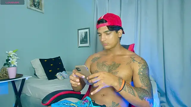 Rebor_phoenix1's Webcam Show