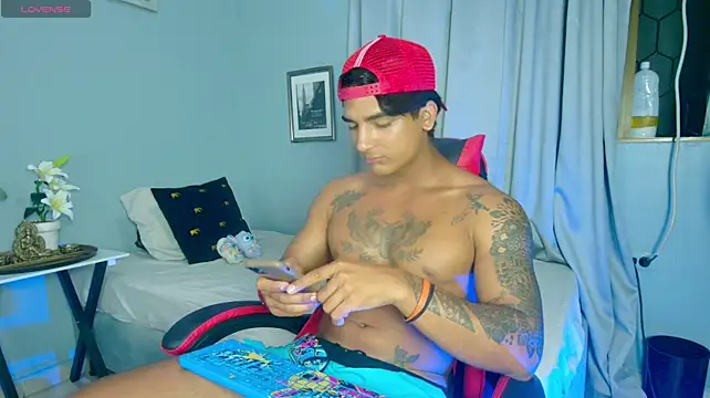 Rebor_phoenix1's Webcam Show