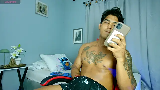Rebor_phoenix1 Show in webcam