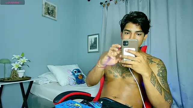 Rebor_phoenix1's Webcam Show