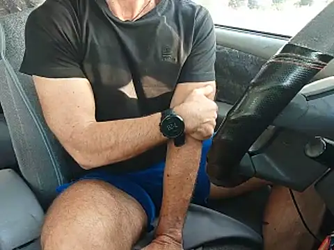 GreekGuyOutdoors Show in webcam