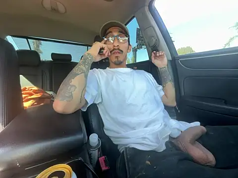 bigdickkane300 Show in webcam