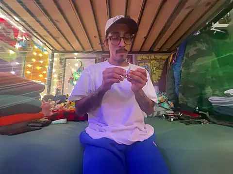 bigdickkane300 网络视讯表演