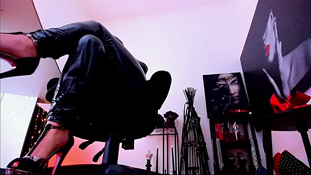 MistressDemisweet's Webcam Show