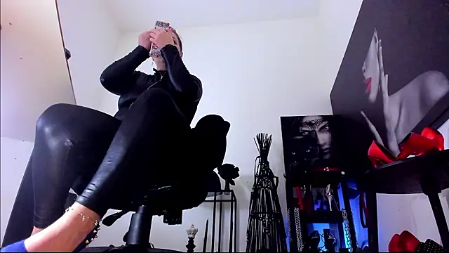 MistressDemisweet's Webcam Show