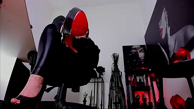 MistressDemi's Webcam Show
