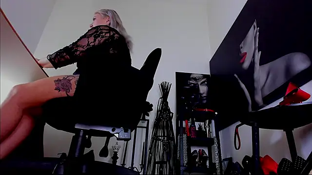 MistressDemi 在線直播表演