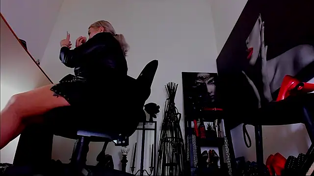 MistressDemi's Webcam Show