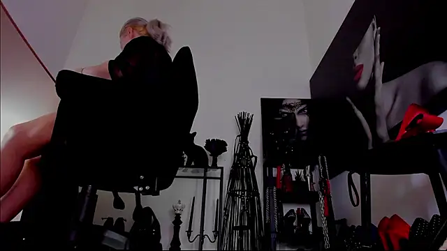 Pertunjukan Kamera Web MistressDemi