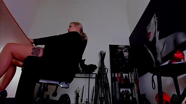MistressDemi's Live Sex Cam Show