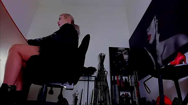 Pertunjukan Kamera Web MistressDemi