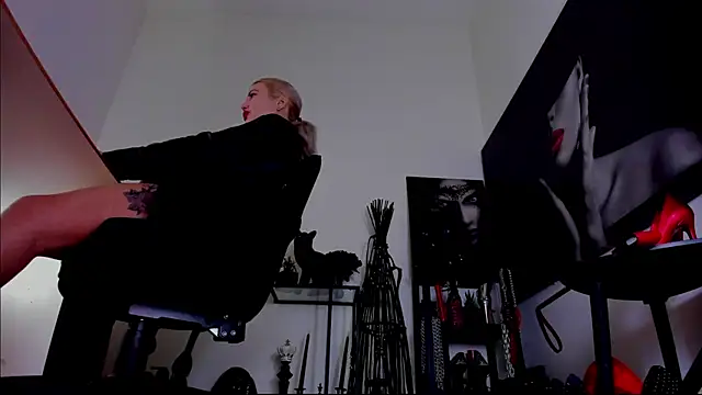 MistressDemi's Webcam Show