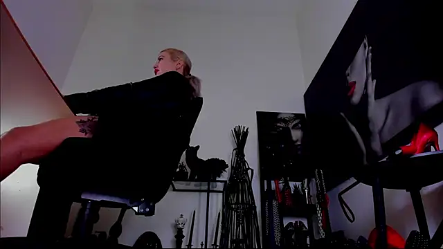 MistressDemi's Webcam Show