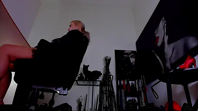 MistressDemi's Webcam Show