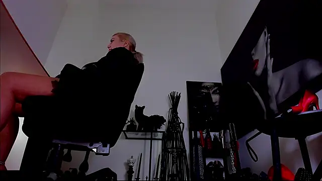 MistressDemi's Webcam Show