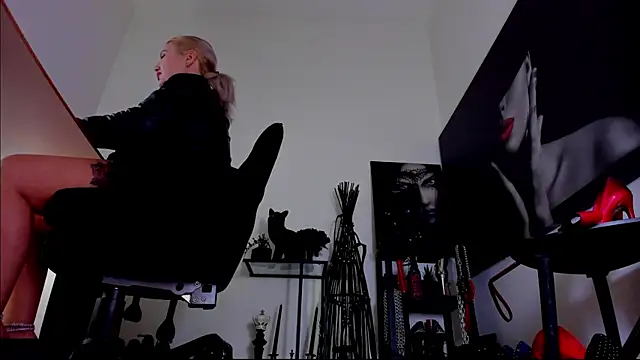 Вебкам-шоу MistressDemi