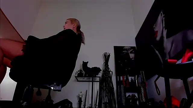 MistressDemi Pertunjukan Webcam